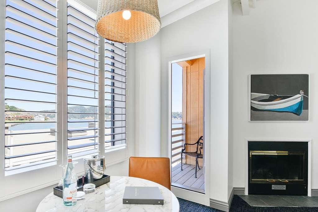 วอเตอร์ส เอดจ์ Hotel ทีบูรอน ห้อง รูปภาพ